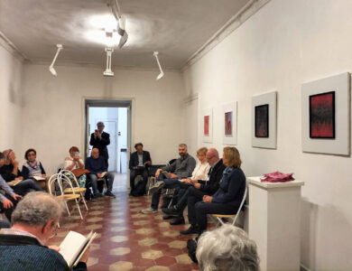 Durante la presentazione del libro di poesie di Alfonsina Caterino "Il tempo non disperde", 23 maggio 2023
