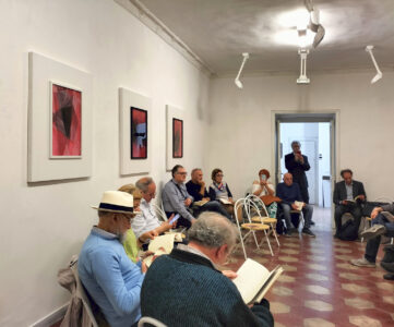 Durante la presentazione del libro di poesie di Alfonsina Caterino "Il tempo non disperde", 23 maggio 2023